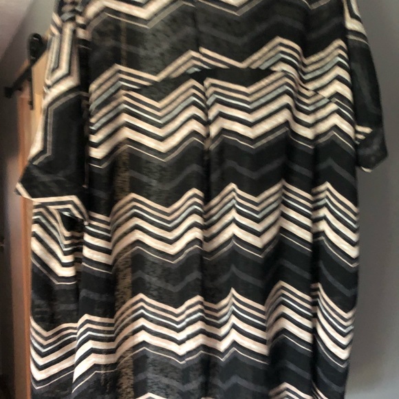 Torrid size 1 chevron short sleeve cardigan - Picture 5 of 6